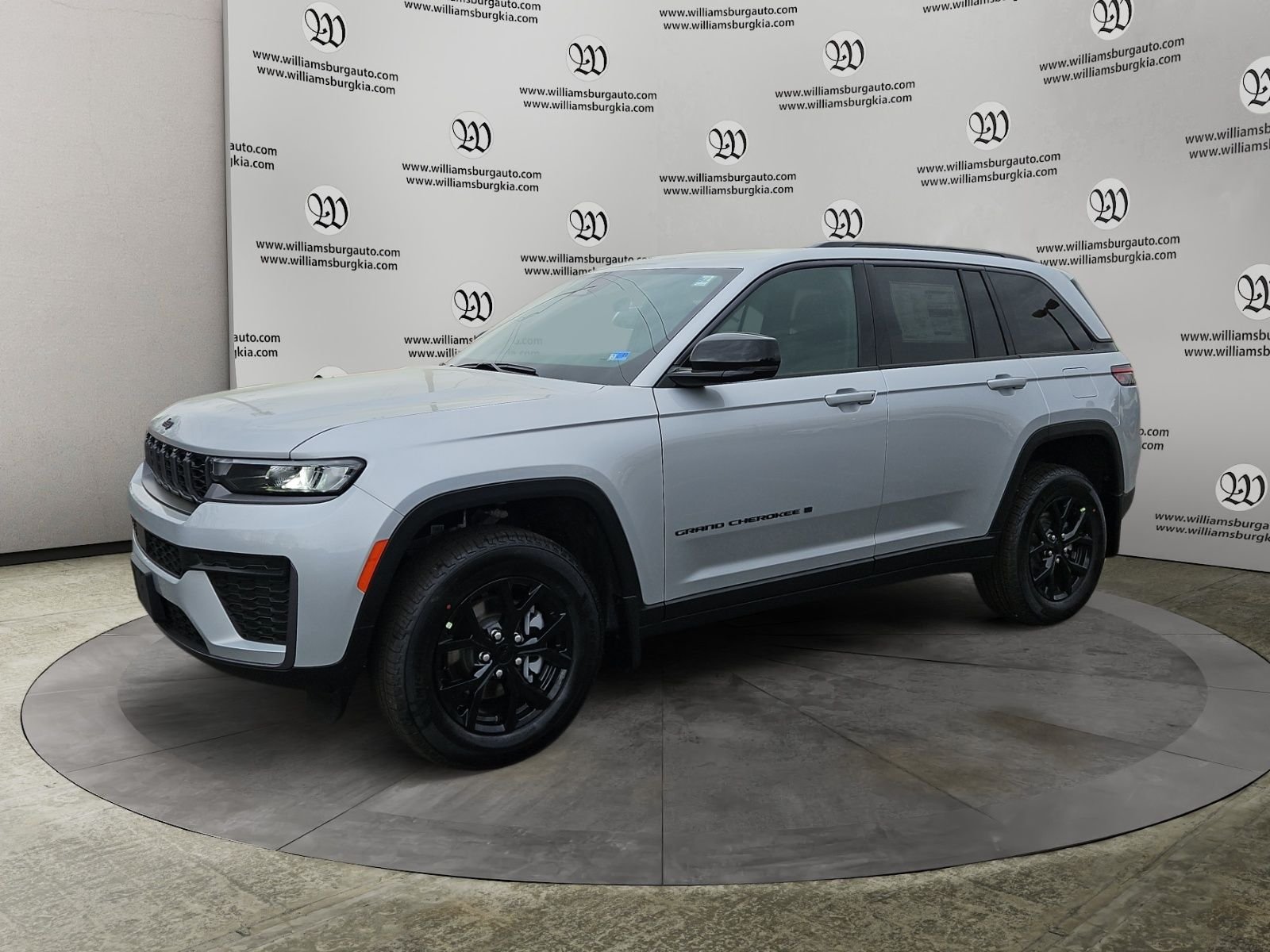New 2026 Silver Zynith Exterior Paint Jeep Altitude image 1