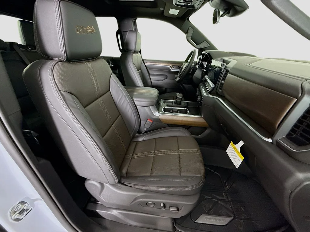 New 2026 White Chevrolet High Country image 29