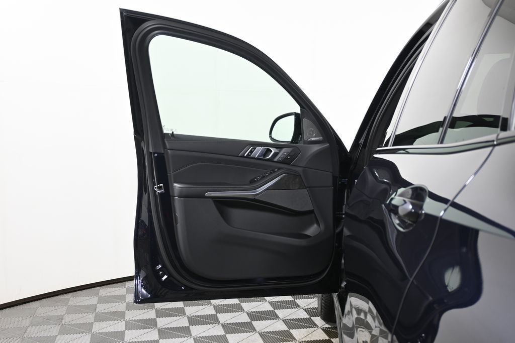 New 2026 Carbon Black Metallic BMW xDrive40i image 28