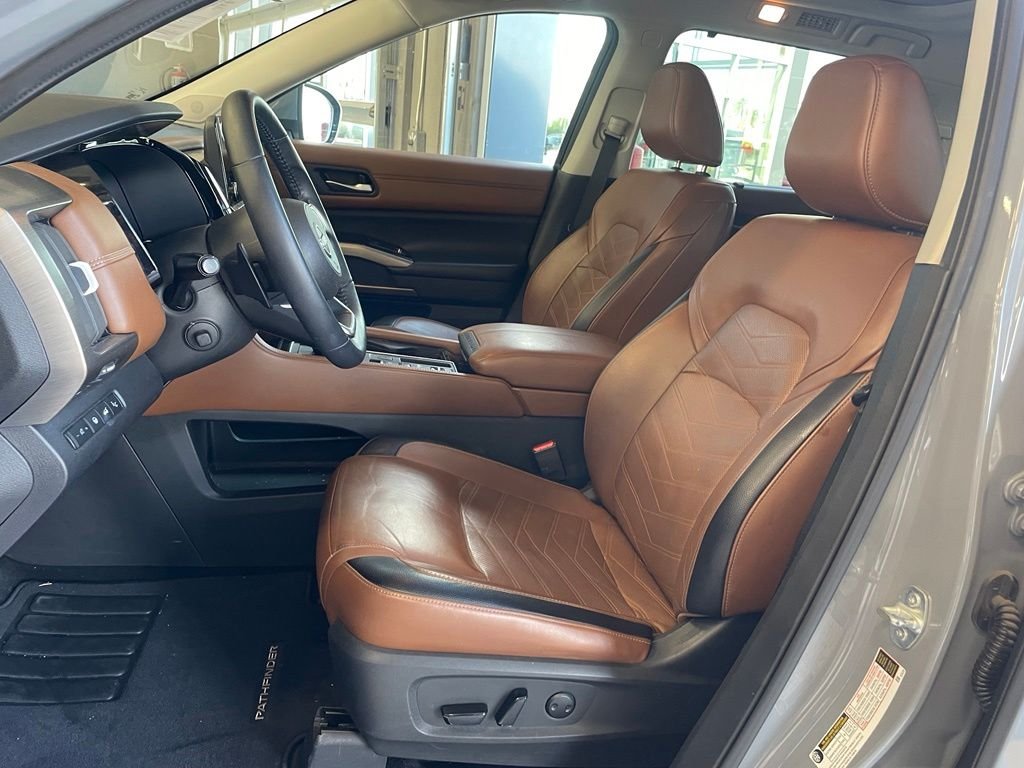 Used 2024 Gray Nissan Platinum image 11