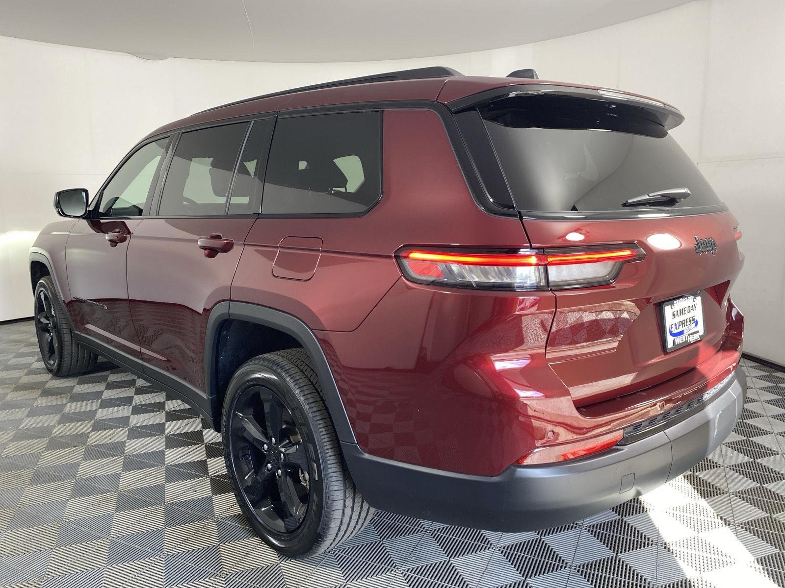 Used 2025 Velvet Red Pearlcoat Jeep Altitude image 5