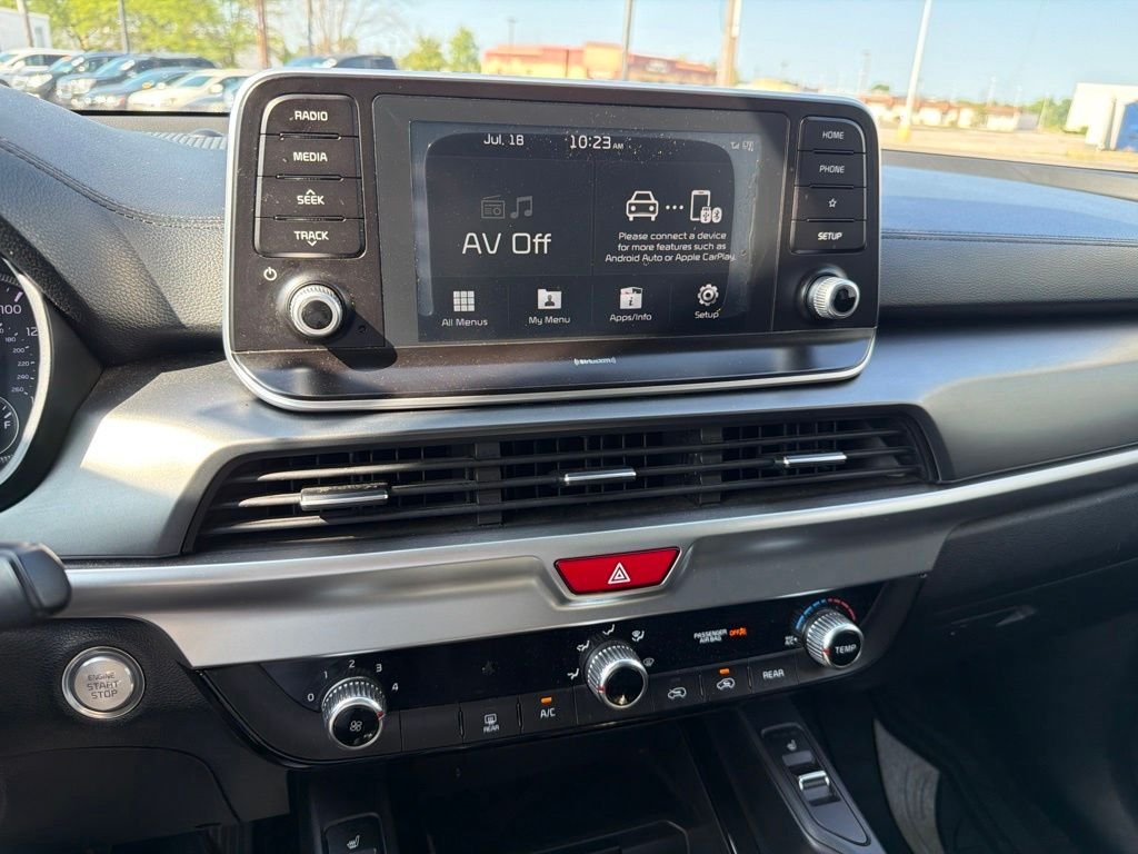 Used 2020 Black Kia S image 21