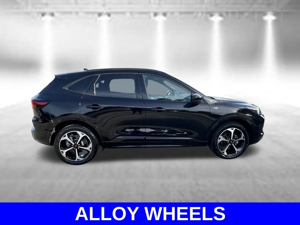 Used 2023 Black Metallic Ford ST-Line Select image 3