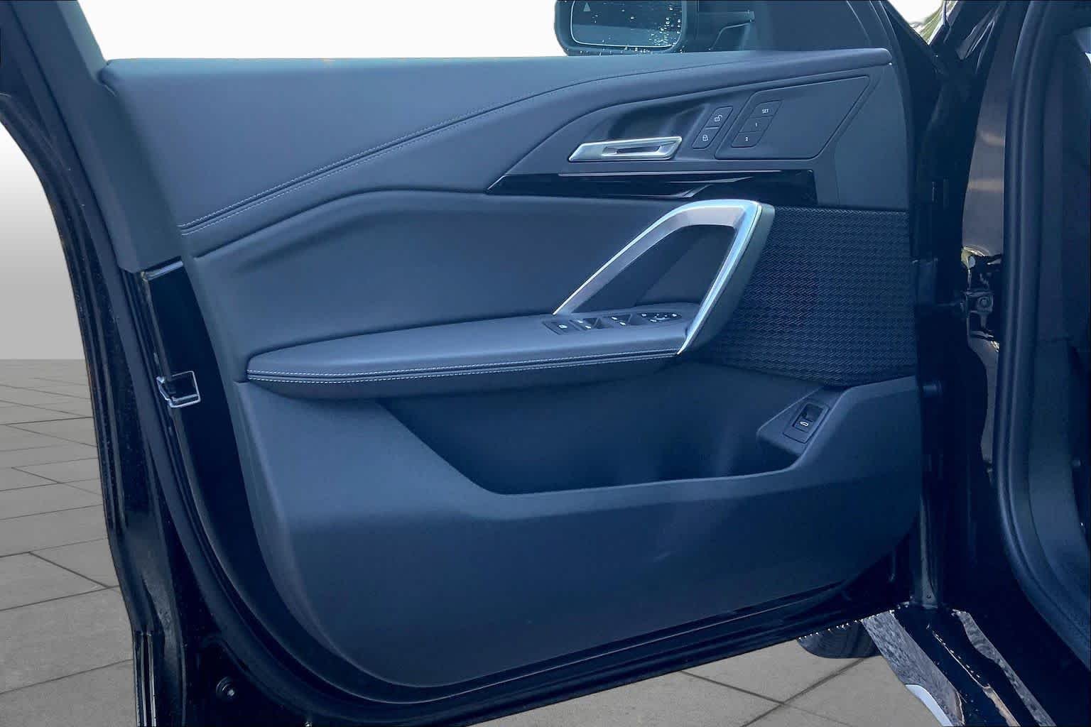New 2027 Black Sapphire Metallic BMW xDrive28i image 10