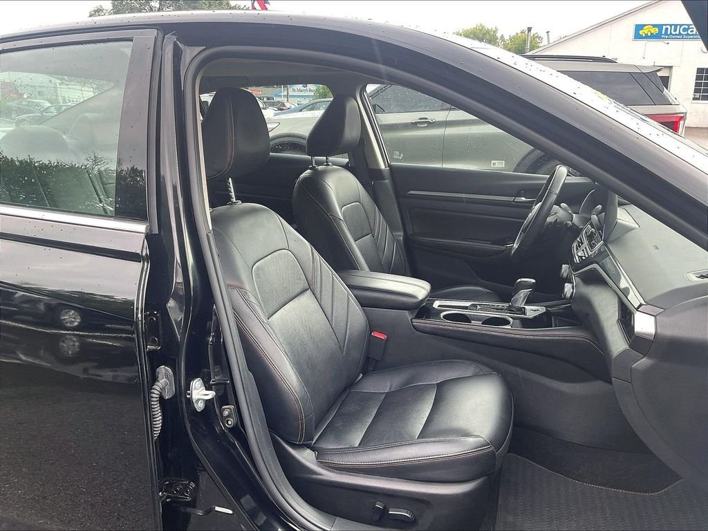Used 2024 Black Nissan 2.5 SR image 11
