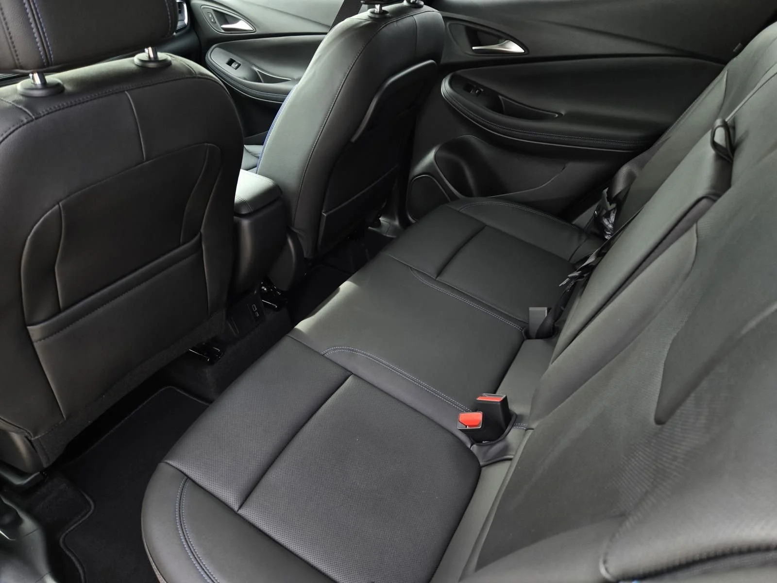 2026 Buick Encore GX Sport Touring - Photo 6