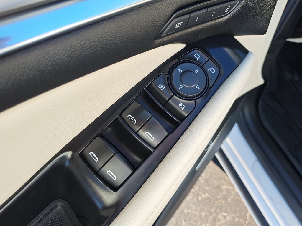Used 2022 White Buick Avenir image 11