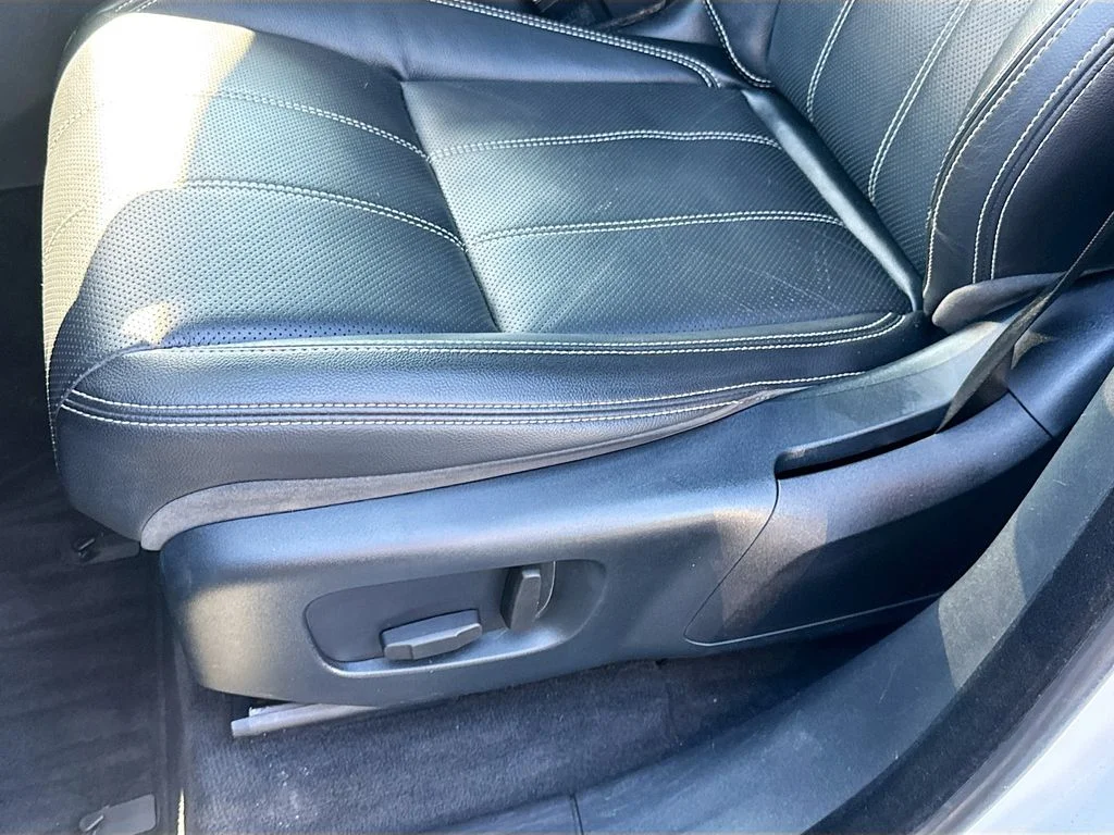 Used 2019  Land Rover SE R-Dynamic image 21