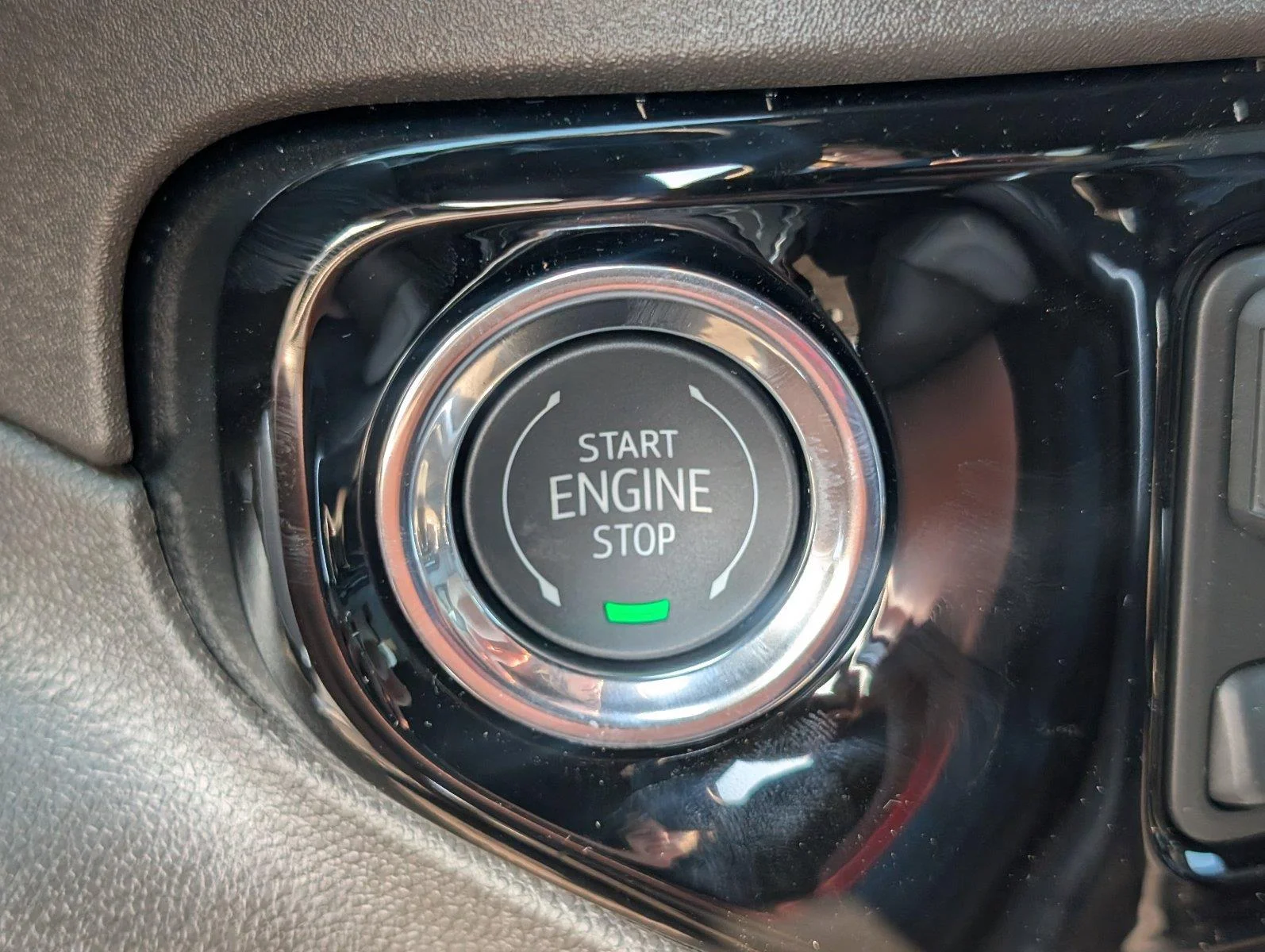 New 2026 Onyx Black GMC SLT image 25