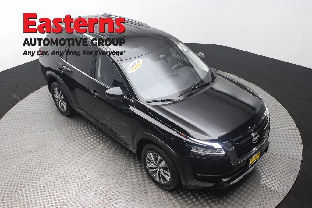 Used 2022 Black Nissan SL image 3