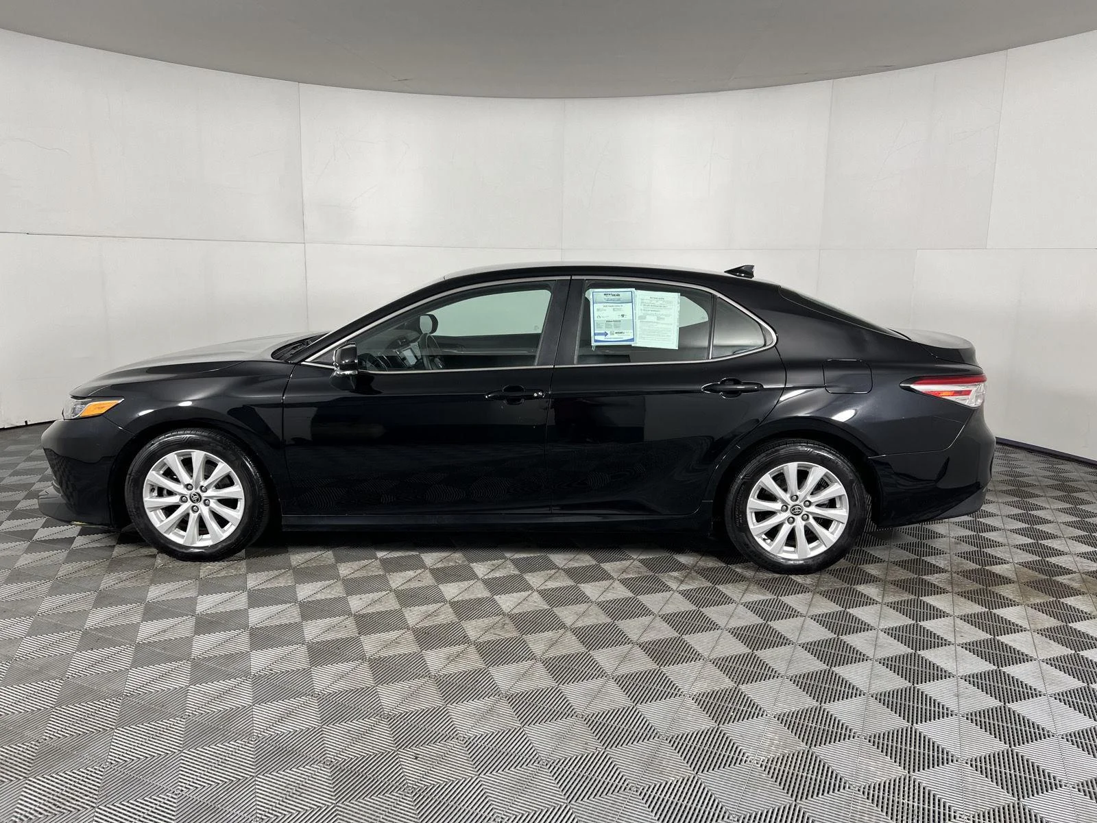 Used 2020 Bk Toyota LE image 27