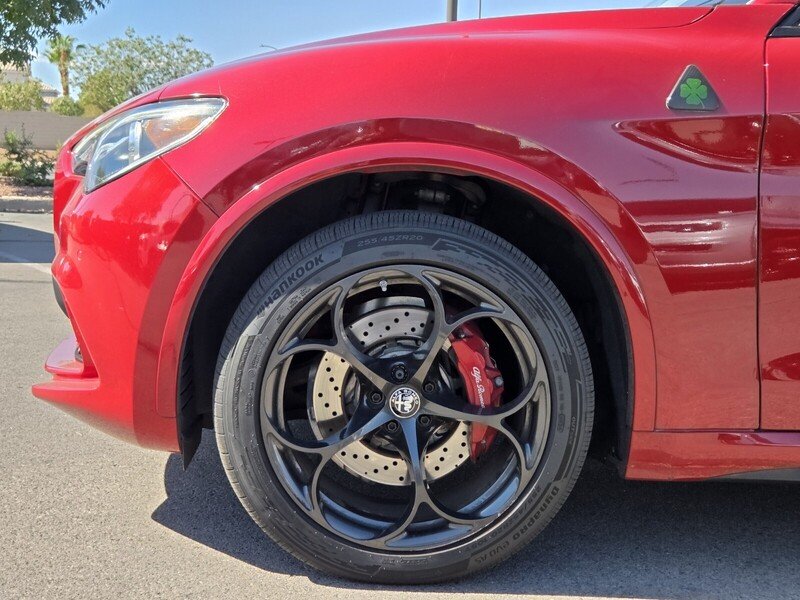 Used 2018 Rosso Competizione Tri-Coat Alfa Romeo AWD image 9