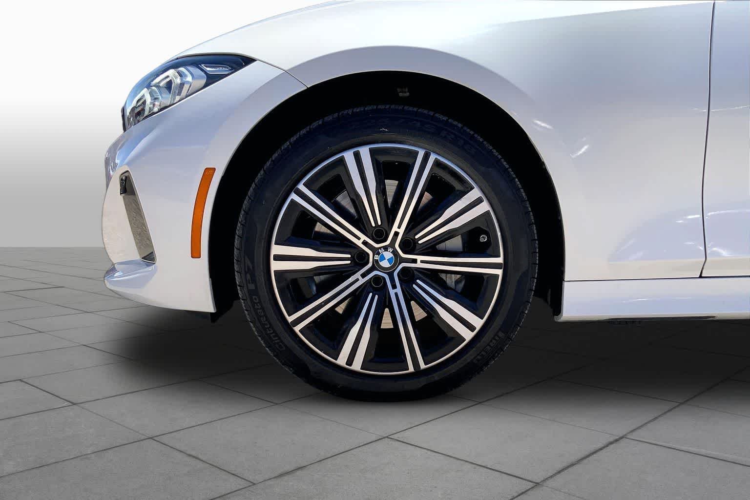 2025 BMW 3 Series 330i - Photo 11