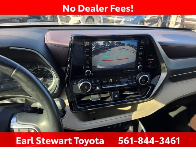 Used 2020 Black Toyota XLE image 9
