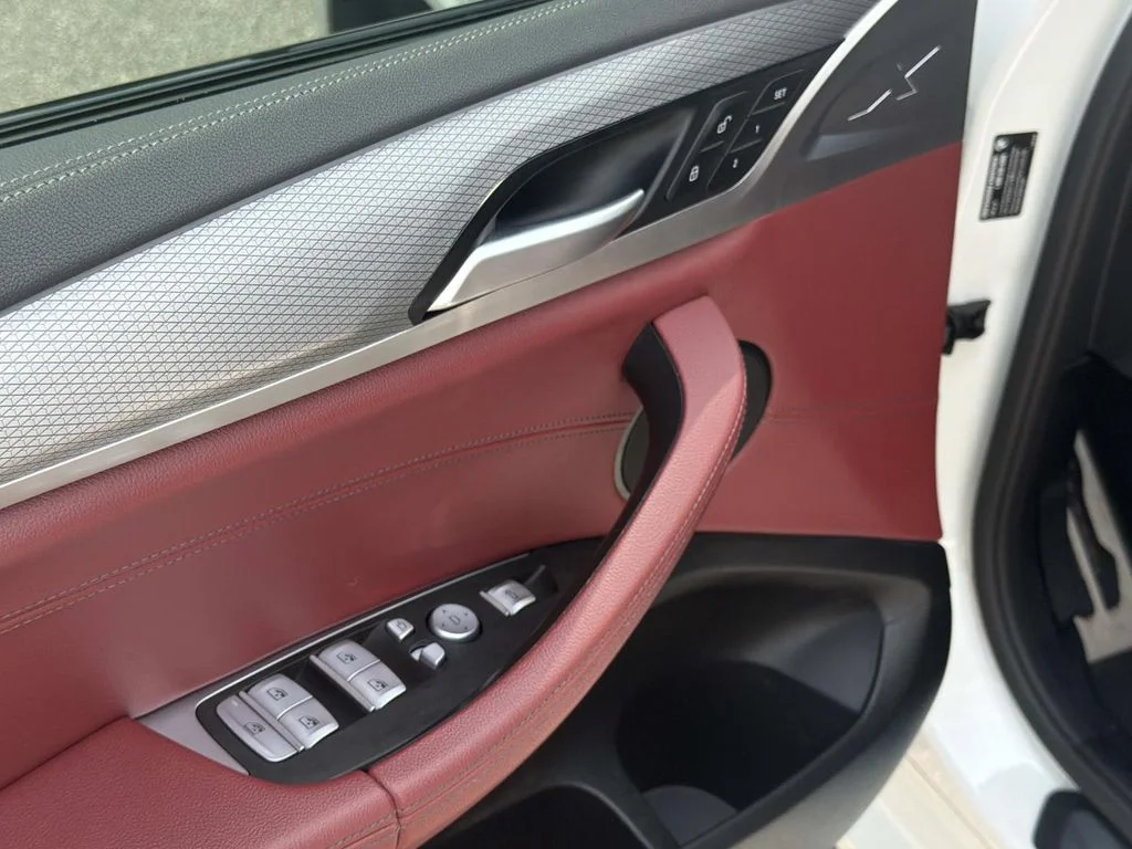 Used 2021 White BMW xDrive30i image 13