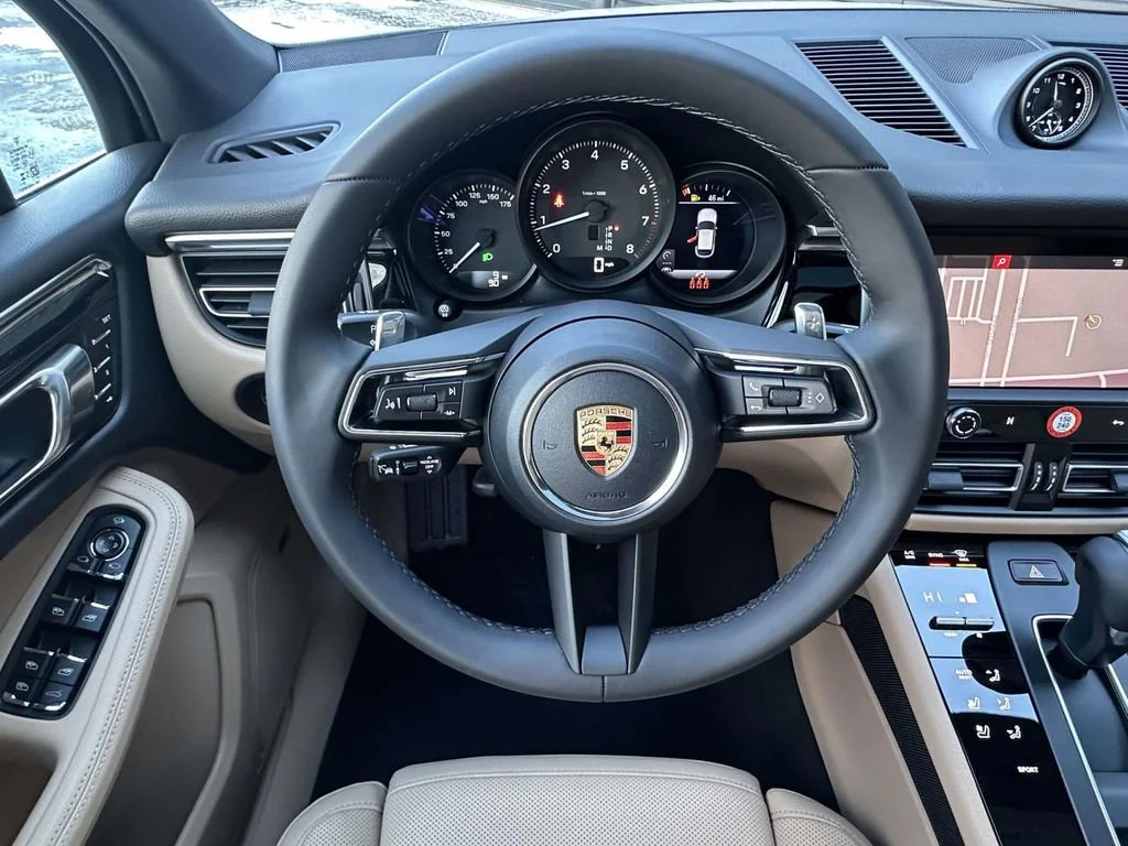 2026 Porsche Macan - Photo 15