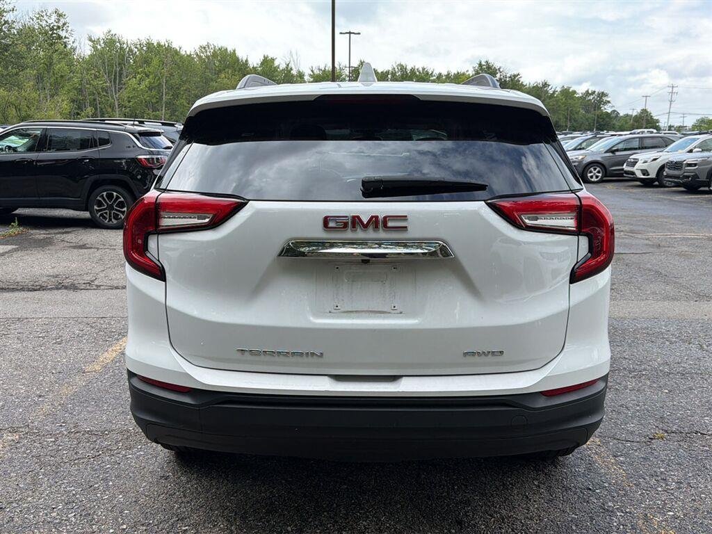 Used 2024 Summit White GMC SLE image 9