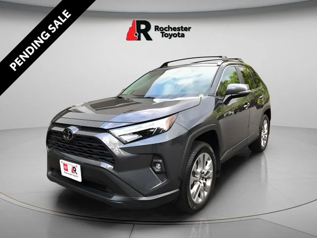Used 2025 Gray Toyota XLE Premium image 3