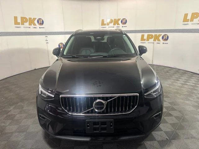 Used 2025 Onyx Black Metallic Volvo B5 Plus Bright Theme image 10