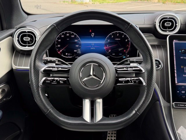 Used 2023  Mercedes-Benz GLC 300 image 12