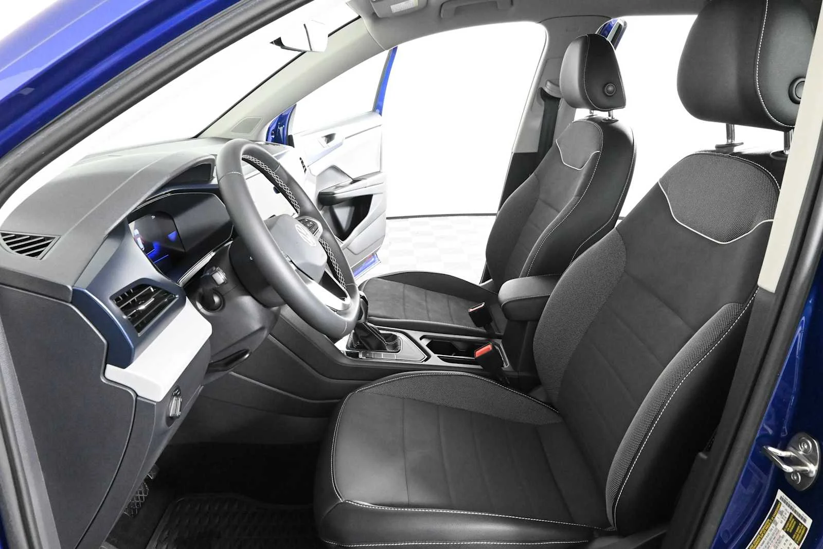 Certified Used 2023 Dusk Blue Metallic Volkswagen SE image 22