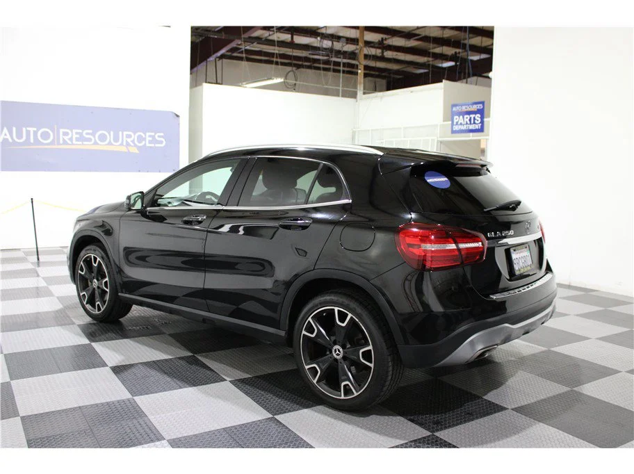 Used 2019 Black Mercedes-Benz GLA 250 image 6