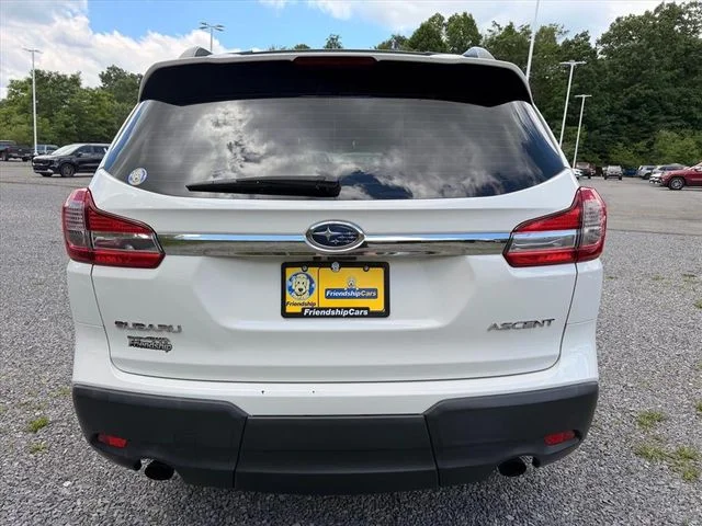 Used 2020 White Subaru Base image 14