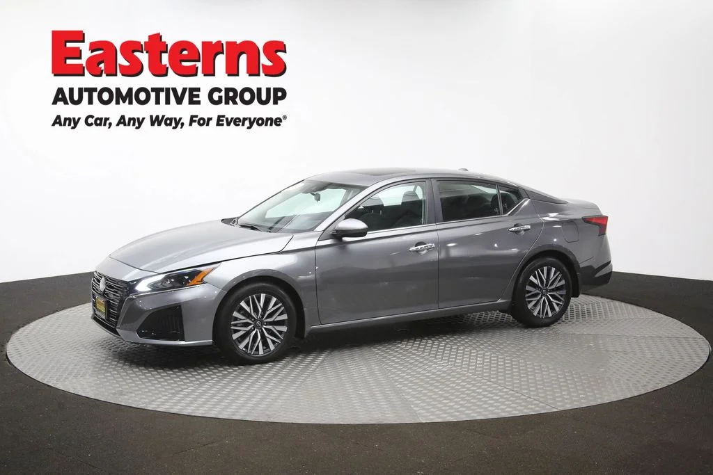 Used 2023 Gray Nissan 2.5 SV image 57