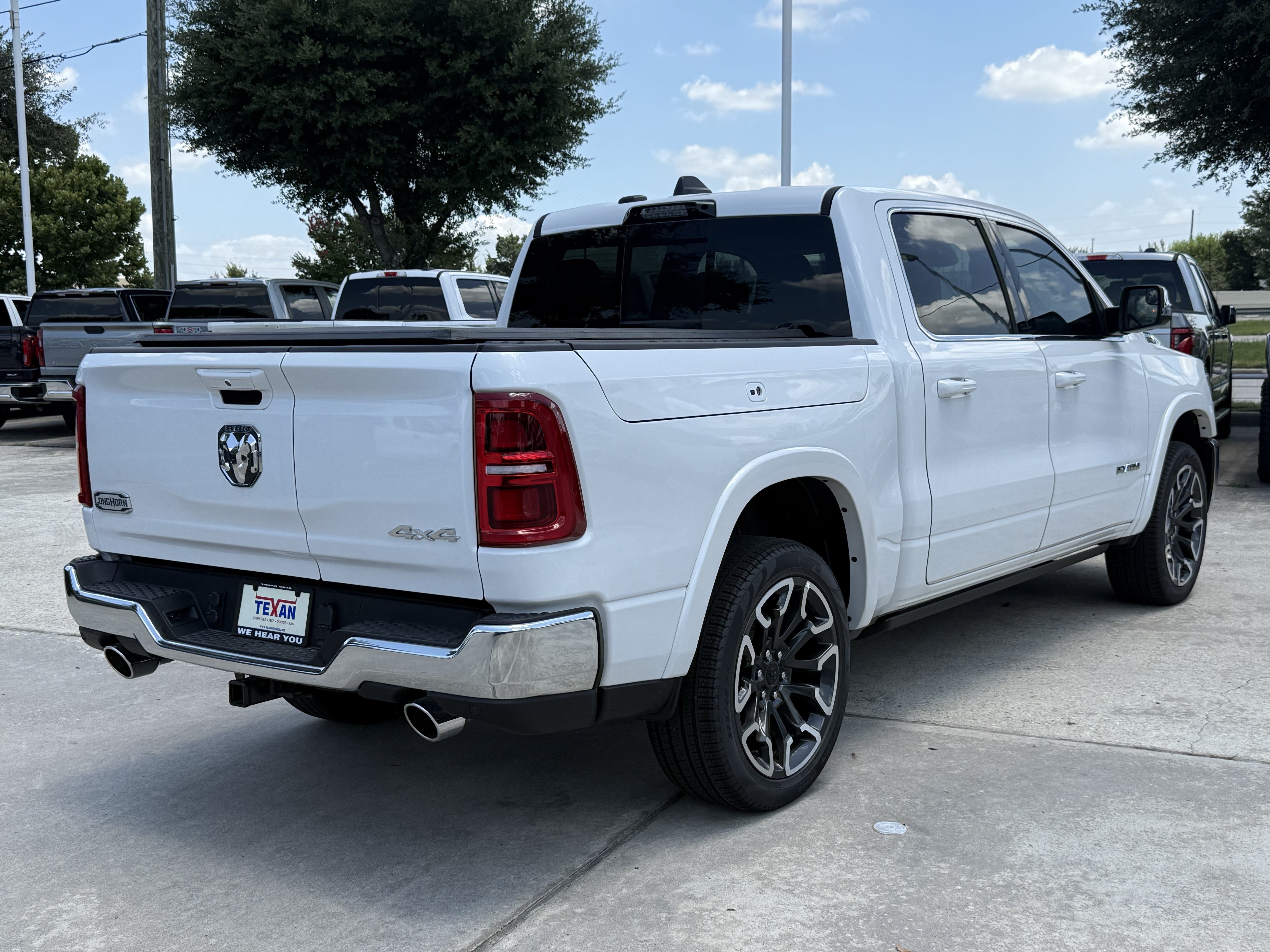 New 2026 Ivory White Tri-Coat Pearl-Coat Exterior Paint RAM Longhorn image 4