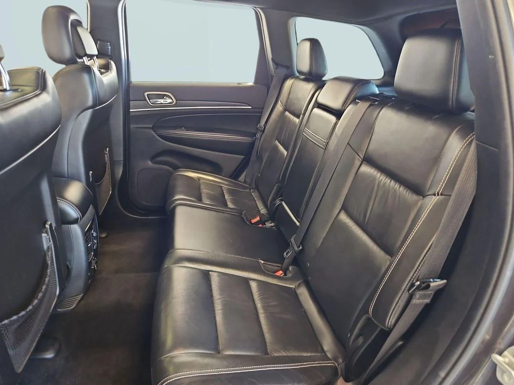 Used 2015 Granite Crystal Metallic Clearcoat Jeep Limited image 23