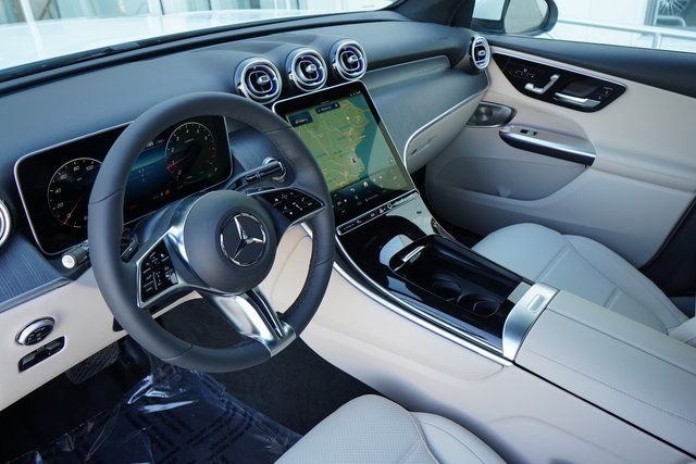 New 2026 Polar White Mercedes-Benz GLC 300 image 28
