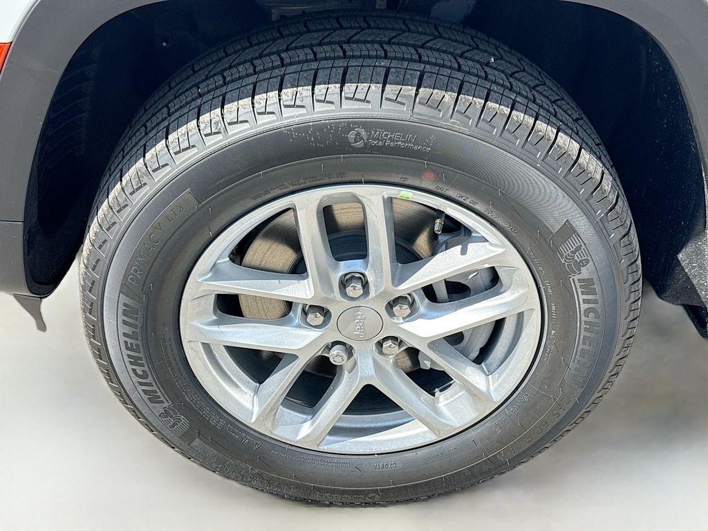 New 2026 Bright White Clearcoat Jeep Laredo X image 9