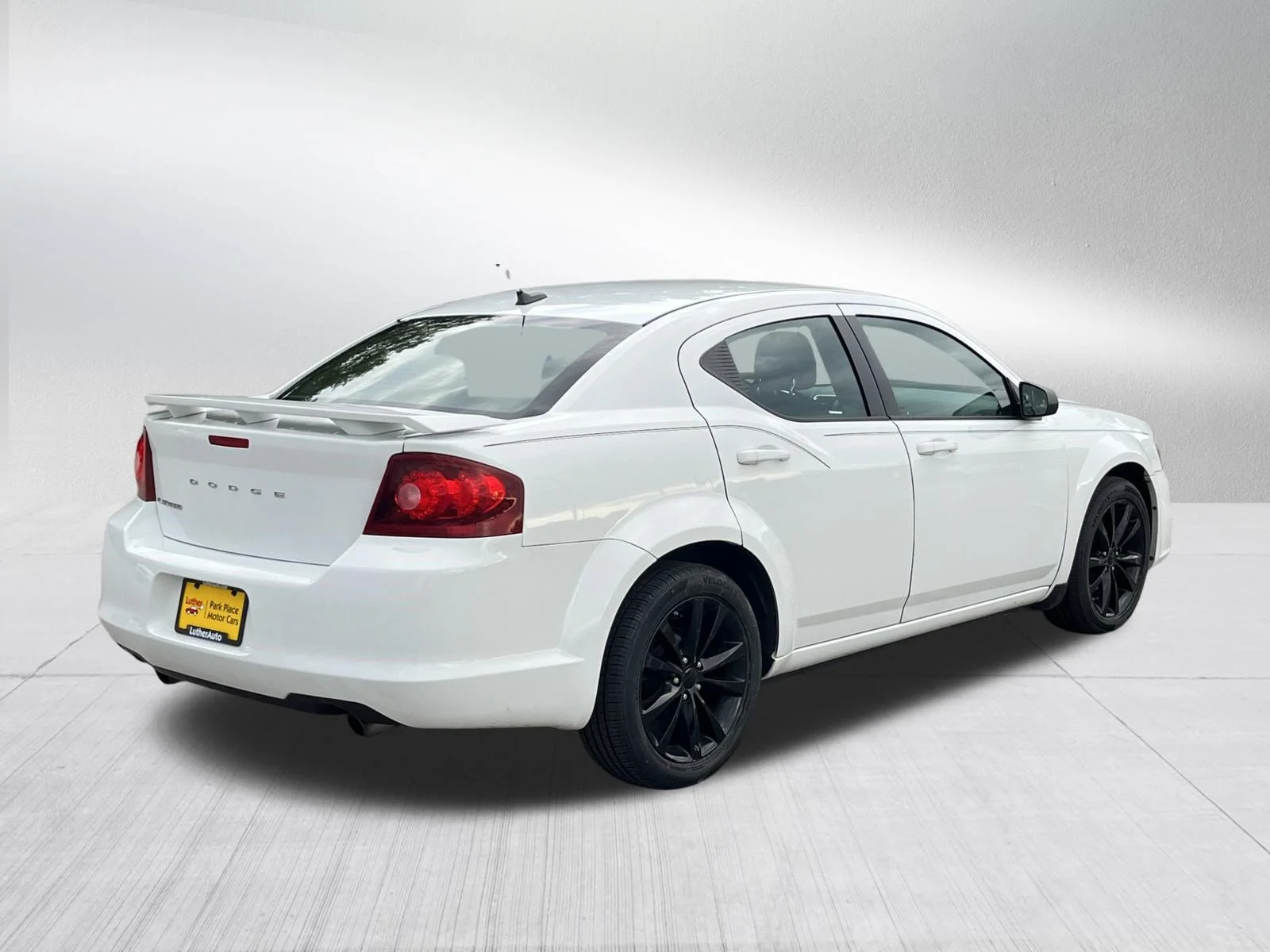 Used 2014 Bright White Clearcoat Dodge SE image 7