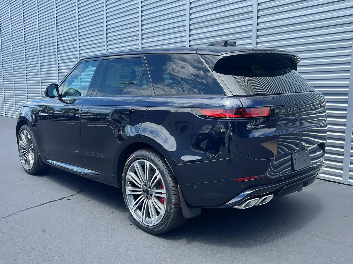 New 2026 Constellation Blue SV Bespoke Ultra Metallic Gloss Land Rover Dynamic SE image 3