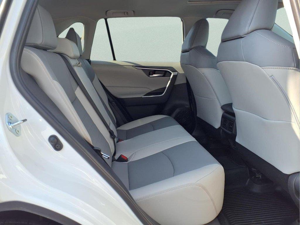 Used 2024 Wind Chill Pearl Toyota XLE Premium image 12