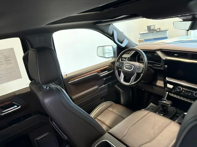 Used 2023 White GMC Denali image 34