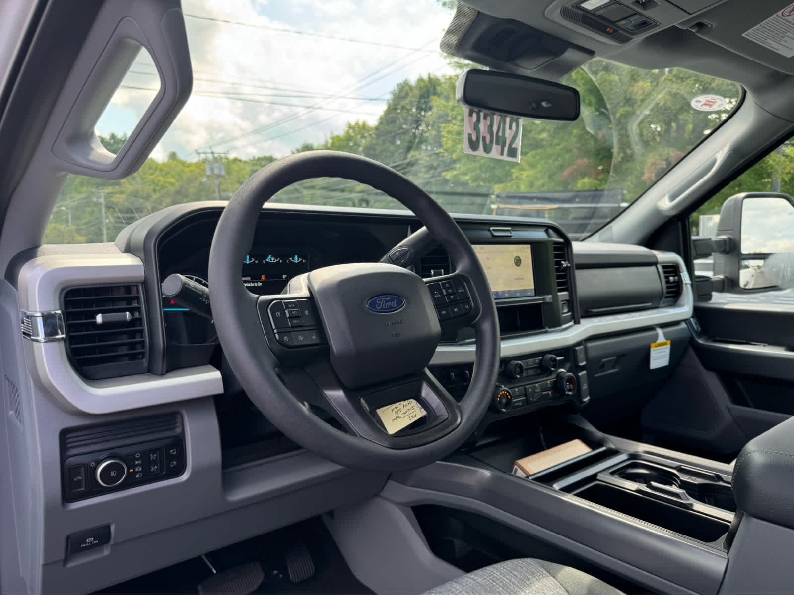 New 2027 Oxford White Ford XLT image 16