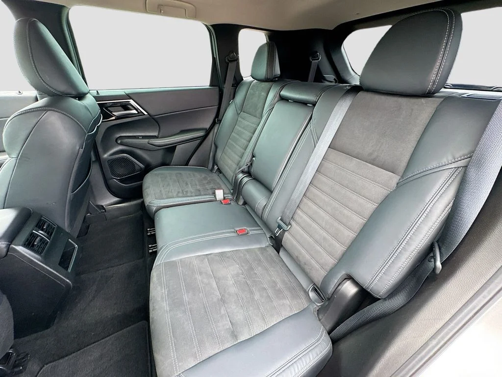 Used 2023 Alloy Silver Metallic Mitsubishi SE image 20