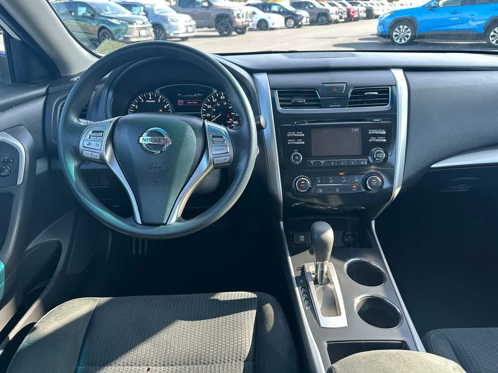 Used 2015 White Nissan 2.5 S image 15