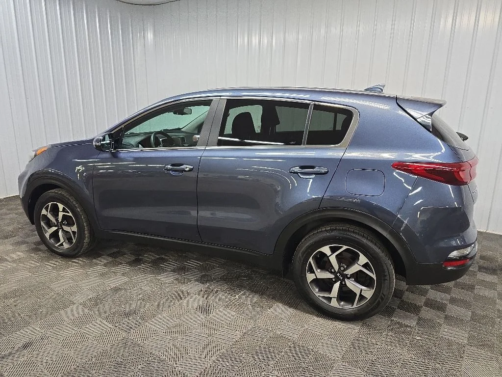 Used 2020 Pacific Blue Kia LX image 4