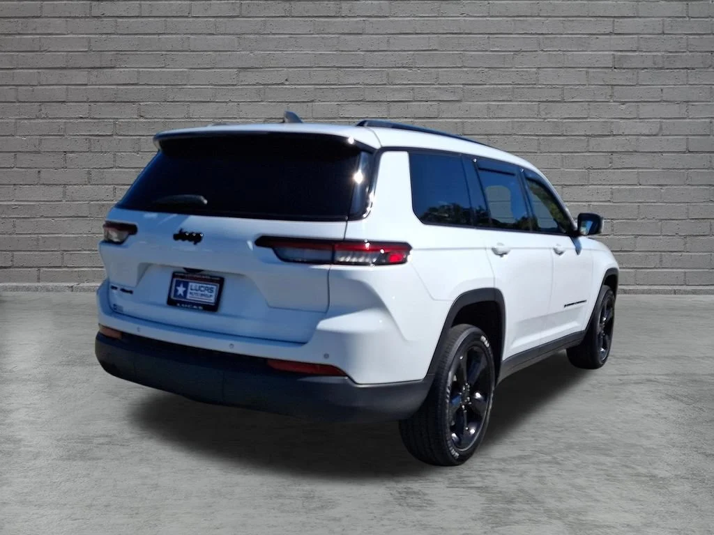 Used 2023 Bright White Clearcoat Jeep Altitude image 11