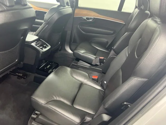 Used 2023 Silver Volvo B6 Plus 6-Seater image 11