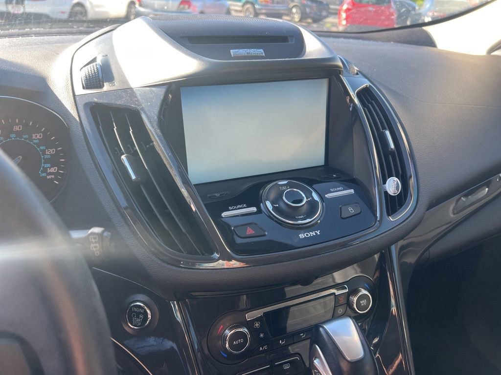 Used 2014  Ford Titanium image 27