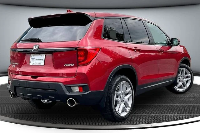 Used 2024 Red Honda EX-L image 5