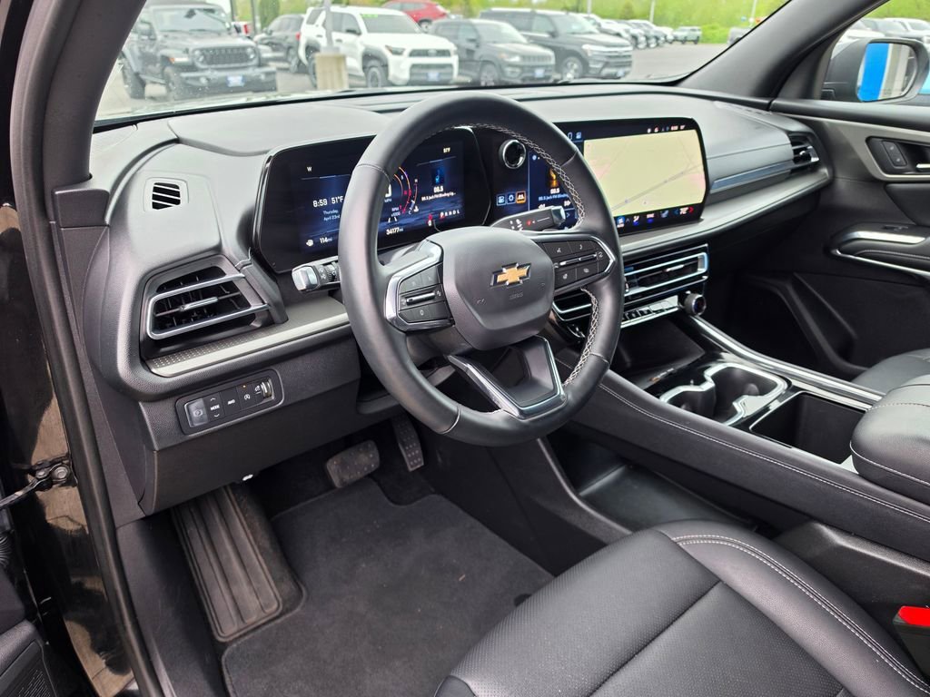Used 2025 Mosaic Black Metallic Chevrolet LT image 10