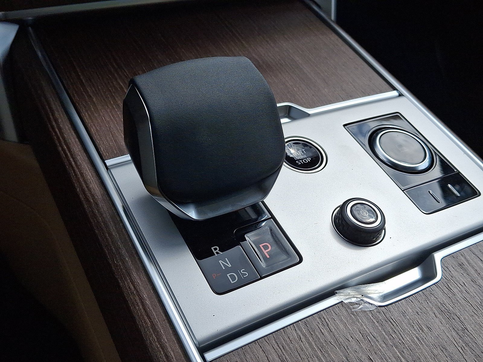 New 2027 Fuji White LAND ROVER SE image 16