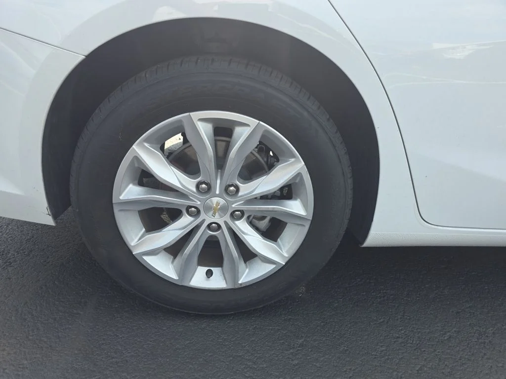 Used 2024 Summit White Chevrolet LT image 26