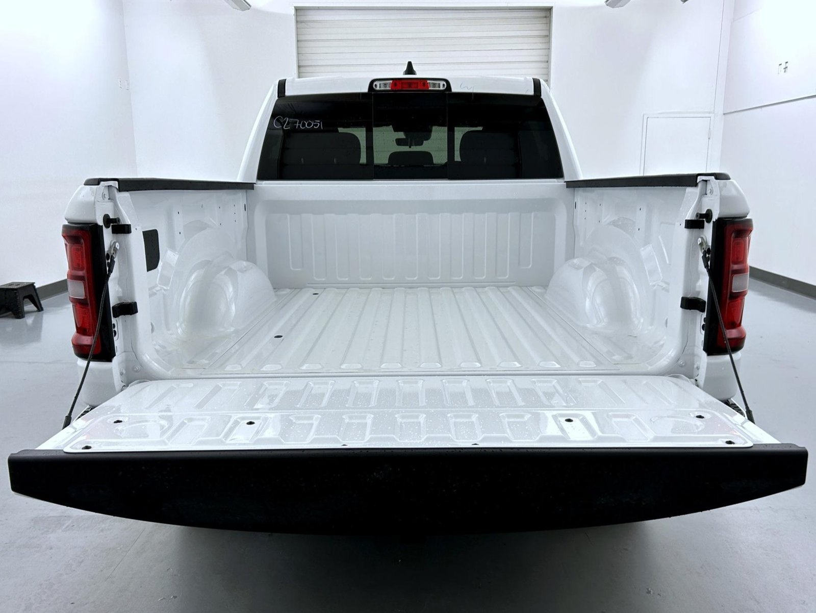 New 2027 Bright White Clear-Coat Exterior Paint RAM Express image 22