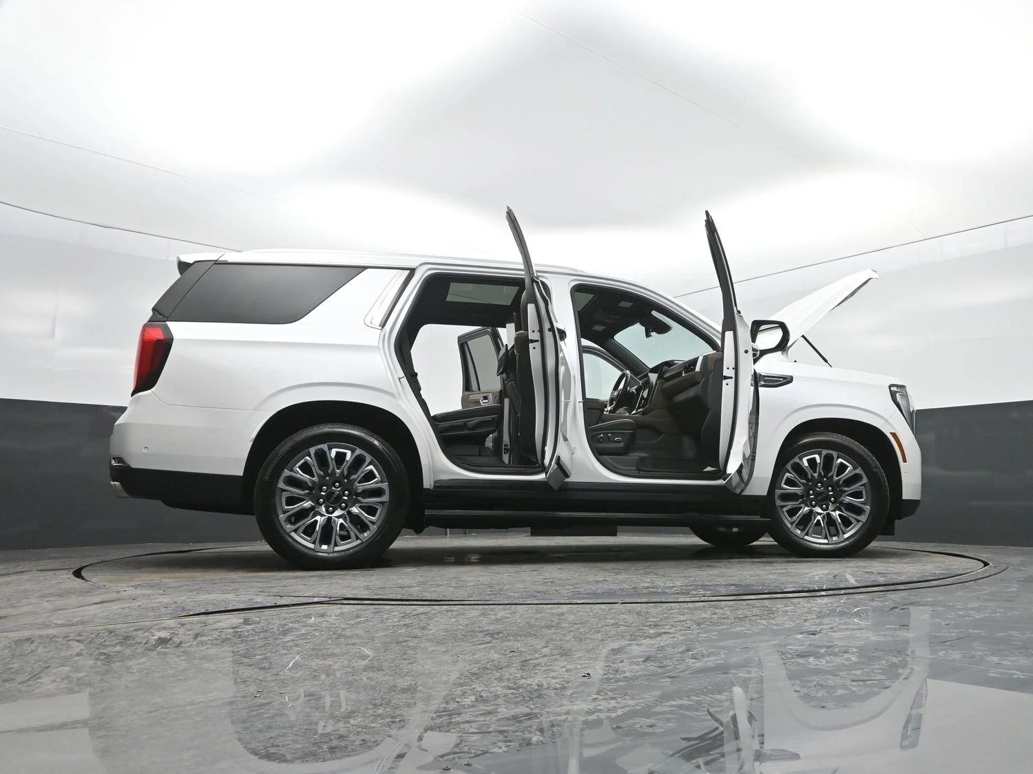 Used 2025 White Frost Tricoat GMC Denali Ultimate image 61