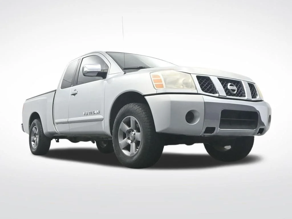 Used 2005 Silver Nissan SE image 30